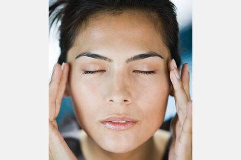Massage visage : 1 minute contre les rides