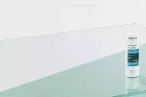 LA MEILLEURE ROUTINE DE SOINS CAPILLAIRES POUR APPAISER LE CUIR CHEVELU SENSIBLE