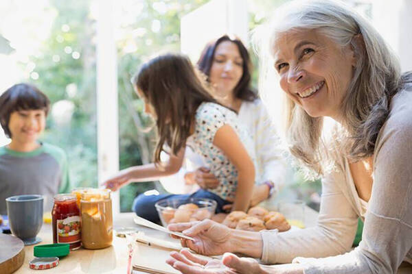 BEAUTY TIPS FOR MATURE SKIN: GOODBYE PALENESS, HELLO HEALTHY ROSY GLOW!
