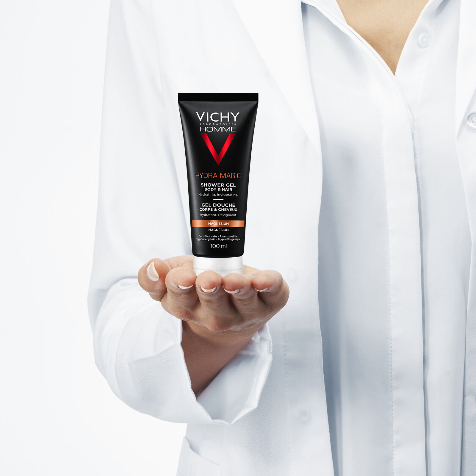 Derm holding Vichy Homme Shower Gel